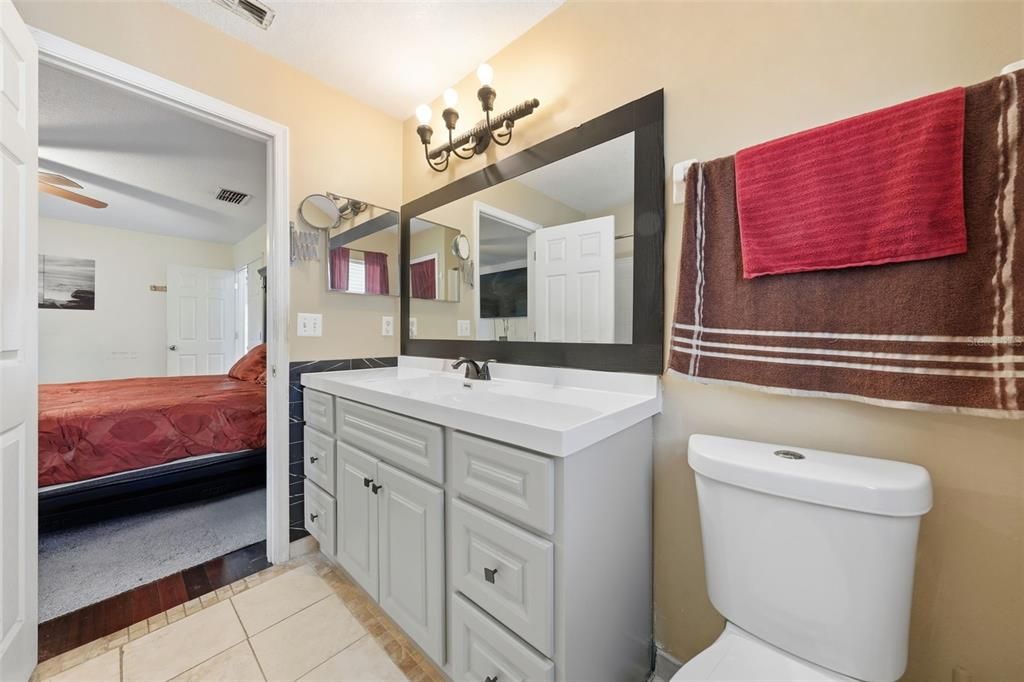 En Venta: $399,900 (4 camas, 2 baños, 2081 Pies cuadrados)
