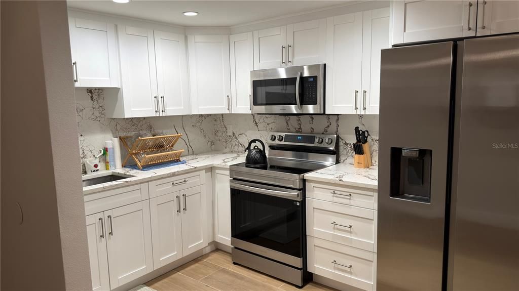 For Rent: $3,500 (2 beds, 1 baths, 855 Square Feet)