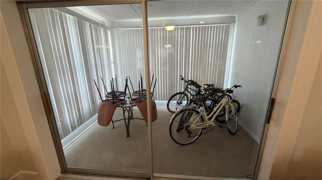 For Rent: $3,500 (2 beds, 1 baths, 855 Square Feet)