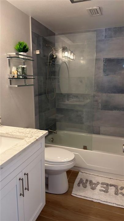 For Rent: $3,500 (2 beds, 1 baths, 855 Square Feet)