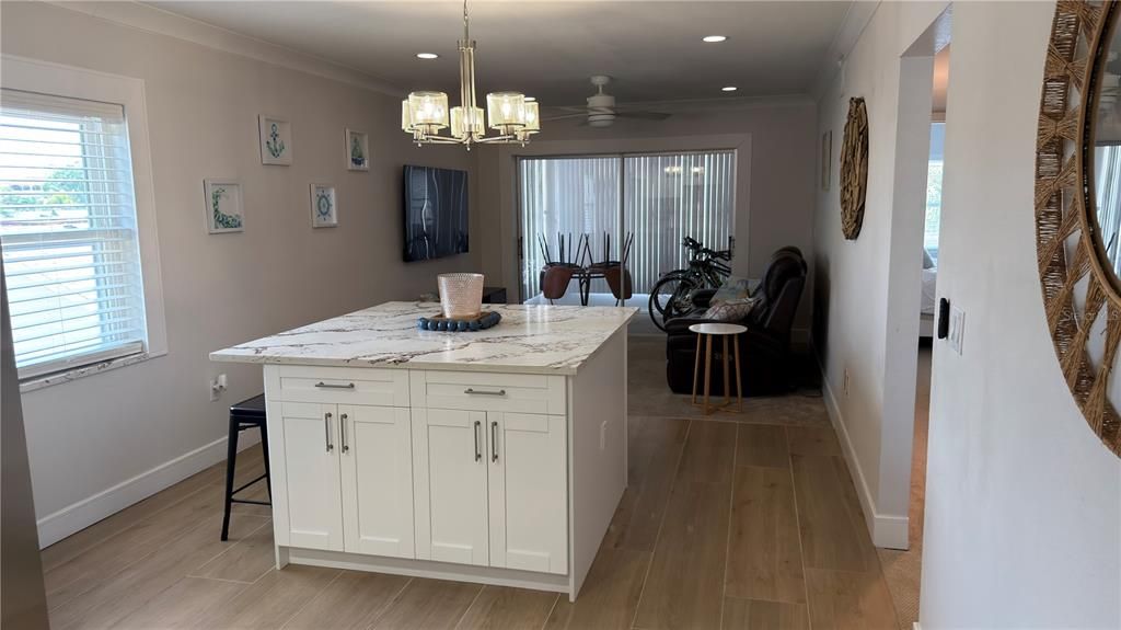For Rent: $3,500 (2 beds, 1 baths, 855 Square Feet)