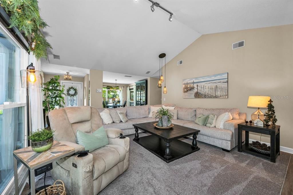 For Sale: $515,000 (3 beds, 2 baths, 1787 Square Feet)