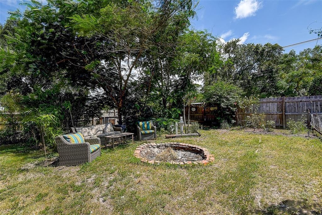 На продажу: $299,900 (3 спален, 3 ванн, 1590 Квадратных фут)