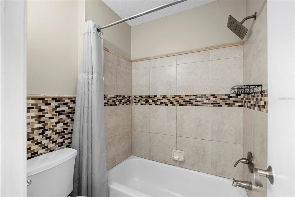 For Rent: $1,950 (2 beds, 1 baths, 857 Square Feet)