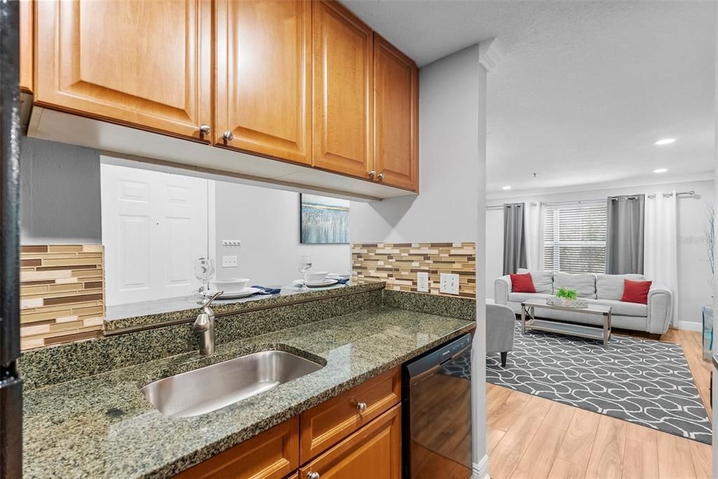 For Rent: $1,950 (2 beds, 1 baths, 857 Square Feet)
