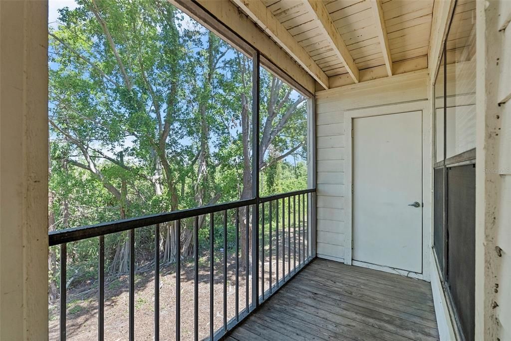 For Rent: $1,950 (2 beds, 1 baths, 857 Square Feet)
