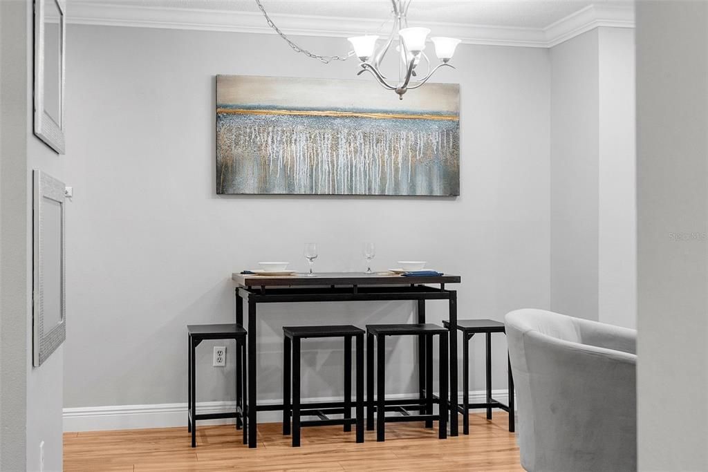 For Rent: $1,950 (2 beds, 1 baths, 857 Square Feet)