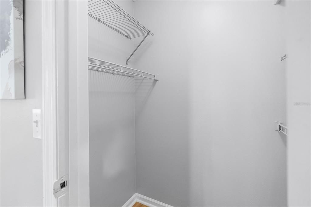 For Rent: $1,950 (2 beds, 1 baths, 857 Square Feet)