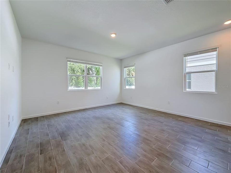 For Rent: $2,600 (4 beds, 3 baths, 2170 Square Feet)