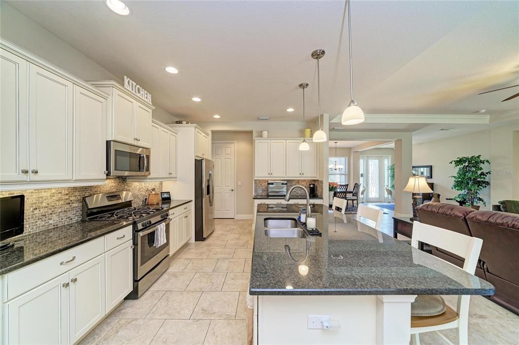 For Sale: $780,000 (4 beds, 3 baths, 2674 Square Feet)