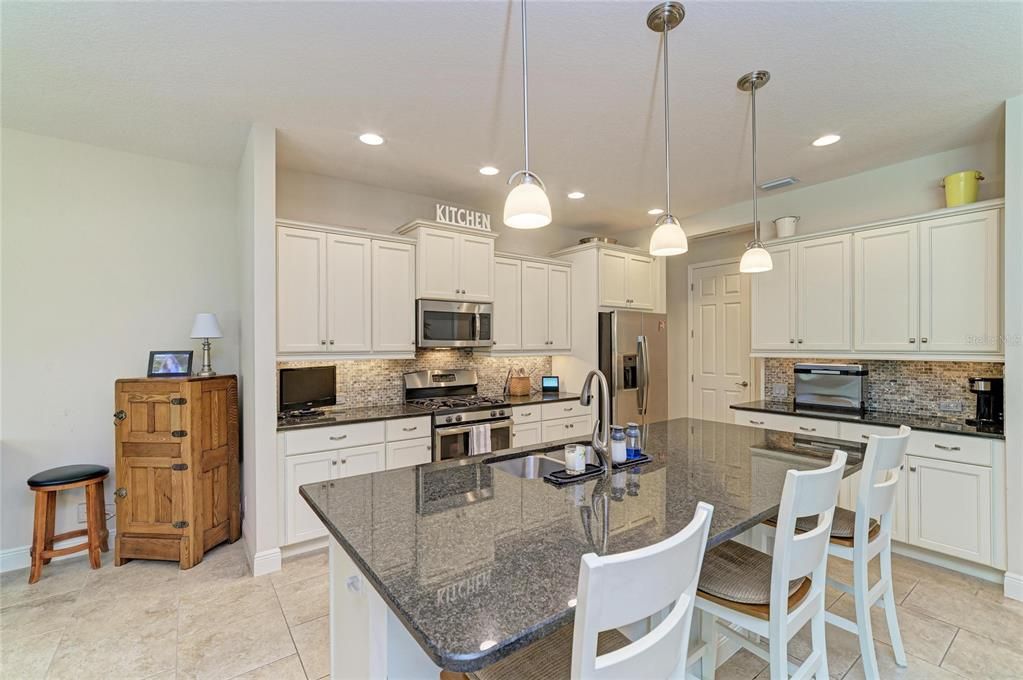 For Sale: $780,000 (4 beds, 3 baths, 2674 Square Feet)