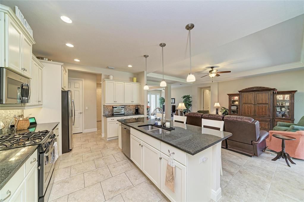 For Sale: $780,000 (4 beds, 3 baths, 2674 Square Feet)