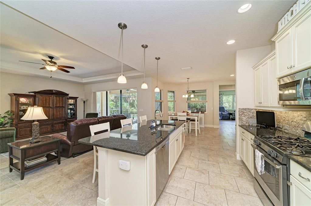 For Sale: $780,000 (4 beds, 3 baths, 2674 Square Feet)