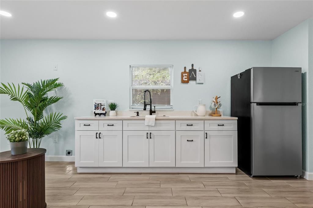 For Sale: $550,000 (7 beds, 4 baths, 2958 Square Feet)