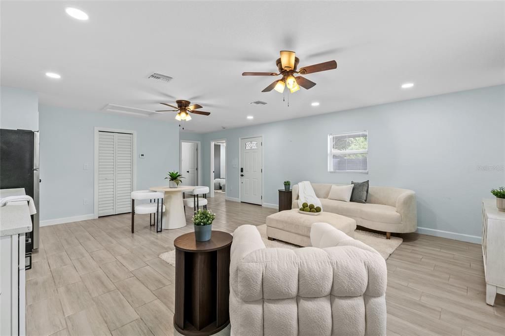 For Sale: $550,000 (7 beds, 4 baths, 2958 Square Feet)