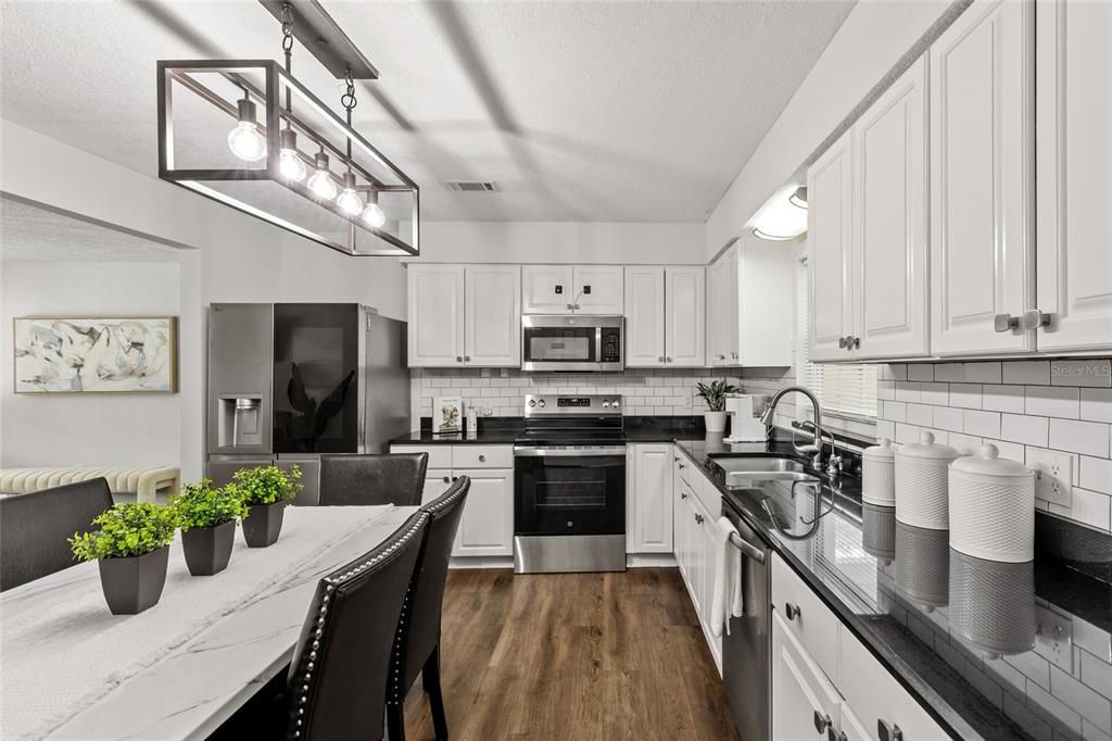 For Sale: $550,000 (7 beds, 4 baths, 2958 Square Feet)