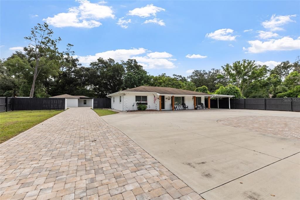 For Sale: $550,000 (7 beds, 4 baths, 2958 Square Feet)