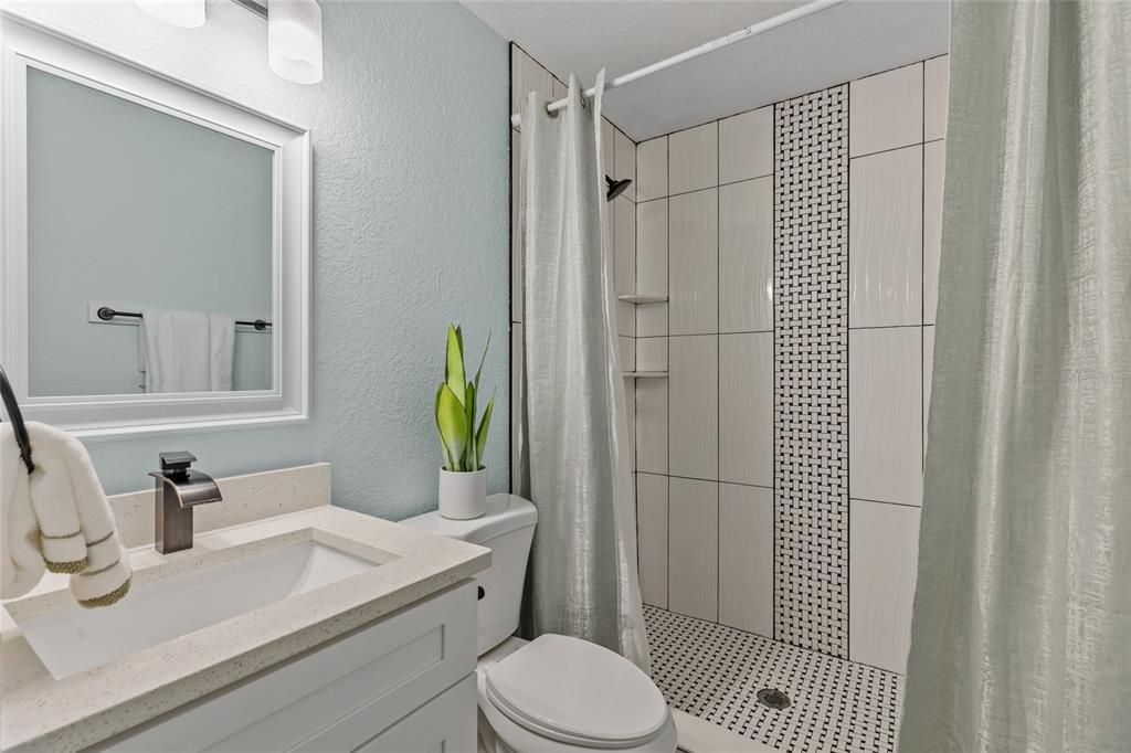 For Sale: $550,000 (7 beds, 4 baths, 2958 Square Feet)