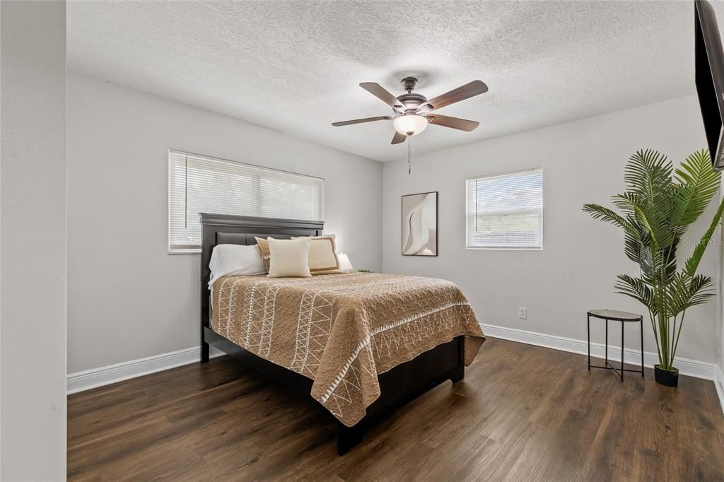 For Sale: $550,000 (7 beds, 4 baths, 2958 Square Feet)