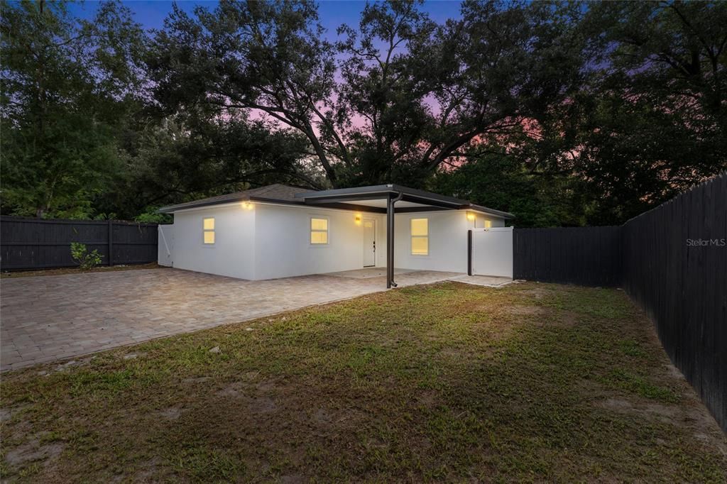 For Sale: $550,000 (7 beds, 4 baths, 2958 Square Feet)