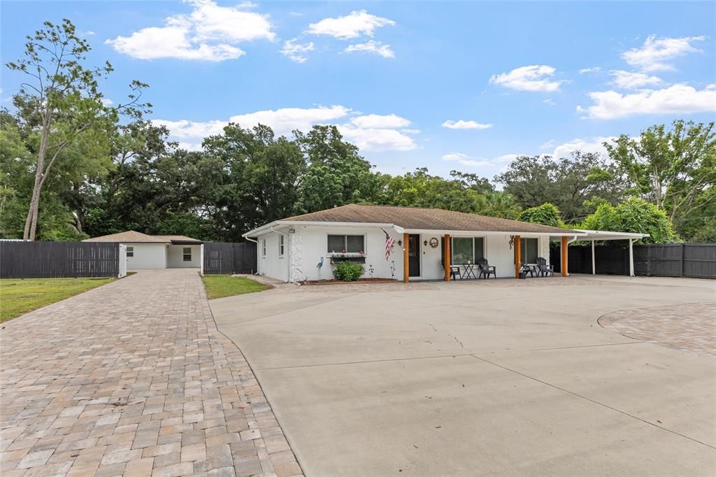 For Sale: $550,000 (7 beds, 4 baths, 2958 Square Feet)