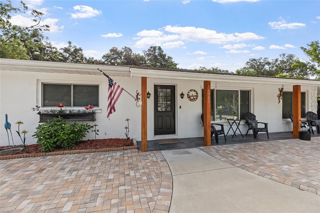 For Sale: $550,000 (7 beds, 4 baths, 2958 Square Feet)