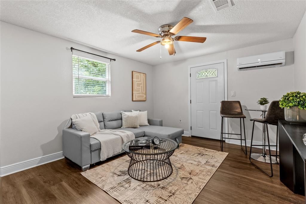 For Sale: $550,000 (7 beds, 4 baths, 2958 Square Feet)