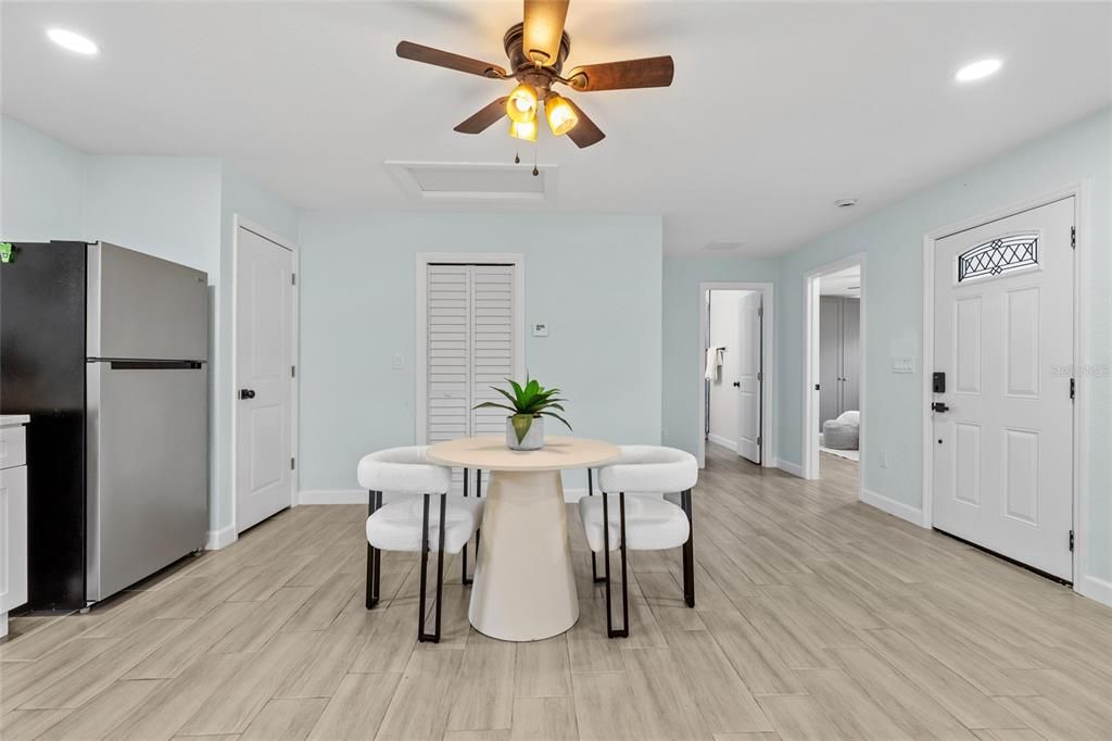 For Sale: $550,000 (7 beds, 4 baths, 2958 Square Feet)