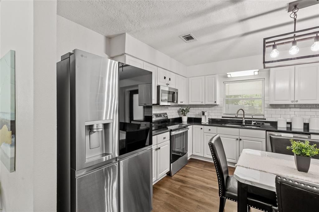 For Sale: $550,000 (7 beds, 4 baths, 2958 Square Feet)