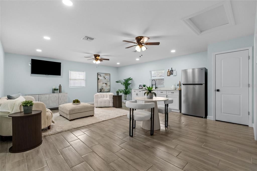 For Sale: $550,000 (7 beds, 4 baths, 2958 Square Feet)