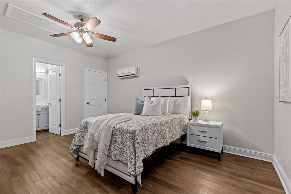 For Sale: $550,000 (7 beds, 4 baths, 2958 Square Feet)