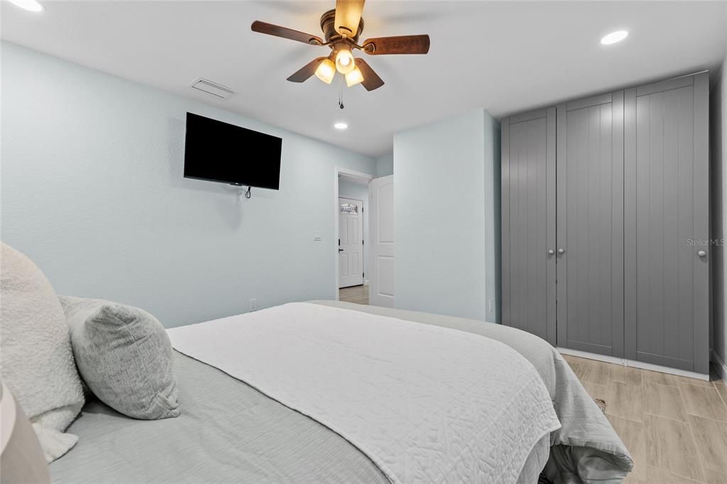 For Sale: $550,000 (7 beds, 4 baths, 2958 Square Feet)