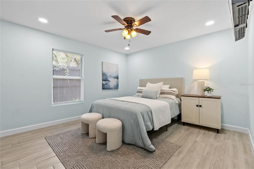 For Sale: $550,000 (7 beds, 4 baths, 2958 Square Feet)