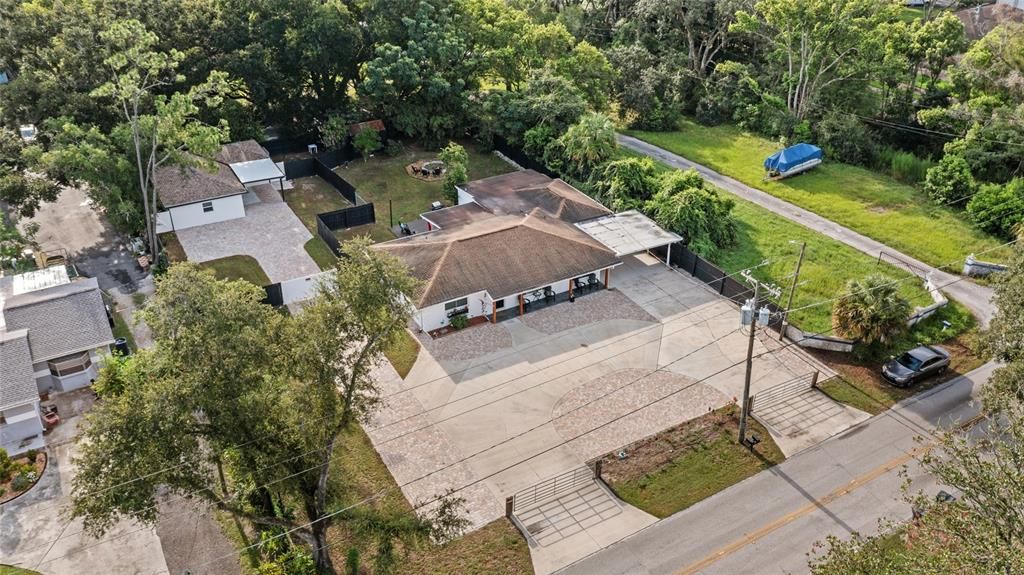 For Sale: $550,000 (7 beds, 4 baths, 2958 Square Feet)