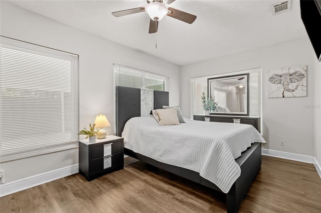 For Sale: $550,000 (7 beds, 4 baths, 2958 Square Feet)