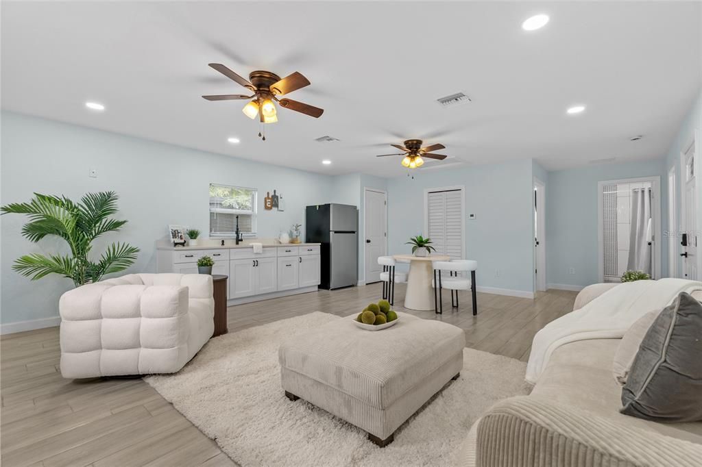 For Sale: $550,000 (7 beds, 4 baths, 2958 Square Feet)