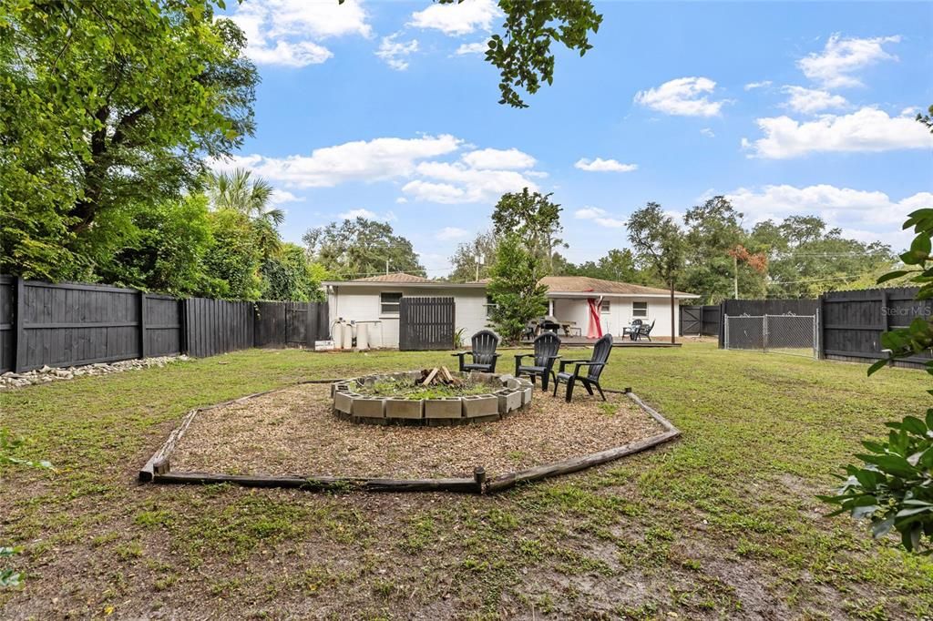 For Sale: $550,000 (7 beds, 4 baths, 2958 Square Feet)