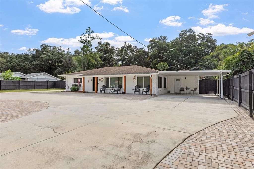 For Sale: $550,000 (7 beds, 4 baths, 2958 Square Feet)