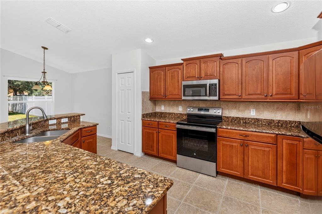 For Sale: $529,999 (4 beds, 3 baths, 1928 Square Feet)