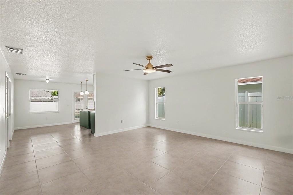 For Sale: $309,900 (3 beds, 2 baths, 1321 Square Feet)