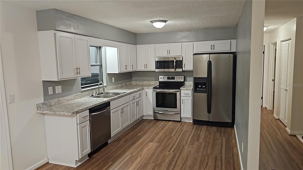 For Sale: $239,900 (3 beds, 2 baths, 1162 Square Feet)