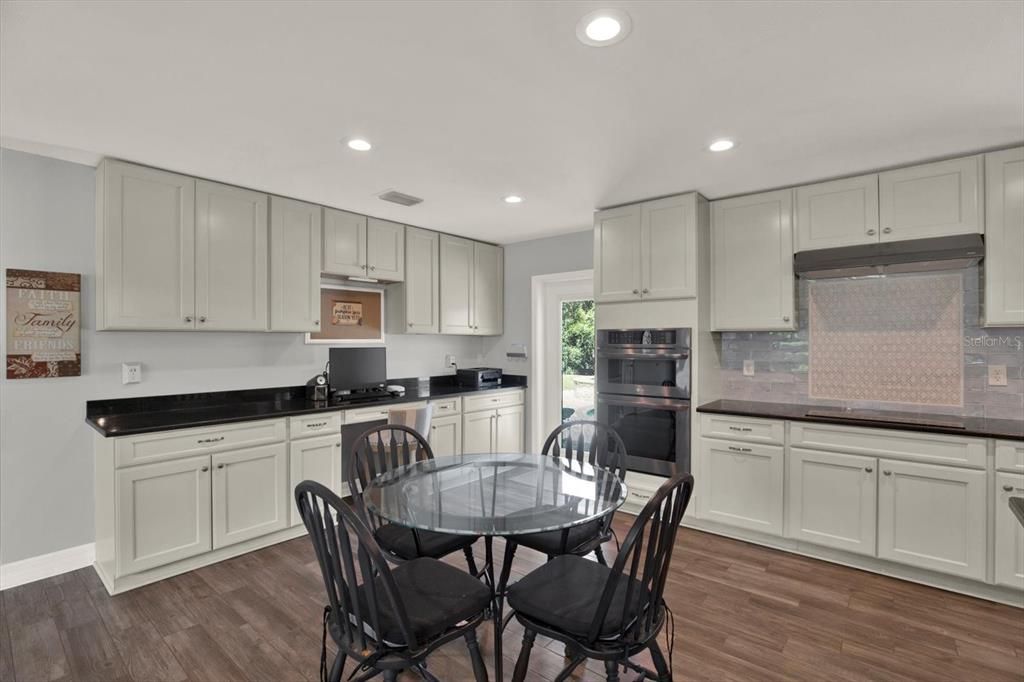 En Venta: $550,000 (3 camas, 2 baños, 2026 Pies cuadrados)