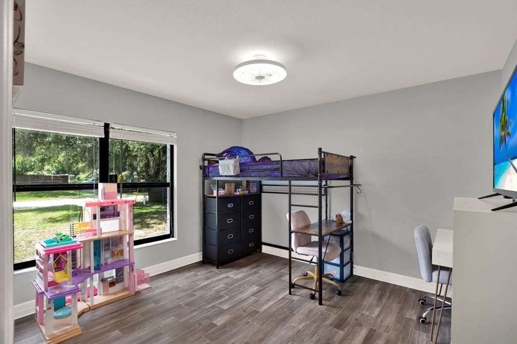 En Venta: $550,000 (3 camas, 2 baños, 2026 Pies cuadrados)