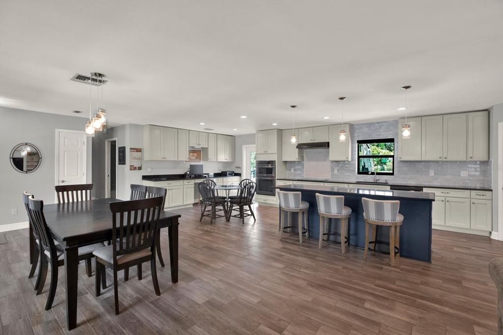 En Venta: $550,000 (3 camas, 2 baños, 2026 Pies cuadrados)