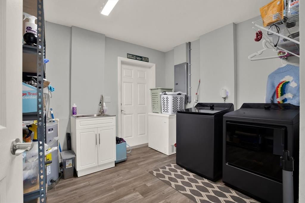 En Venta: $550,000 (3 camas, 2 baños, 2026 Pies cuadrados)