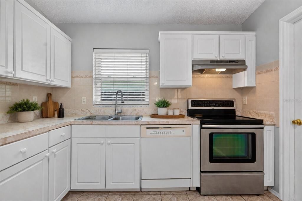 В аренду: $2,395 (3 спален, 2 ванн, 1409 Квадратных фут)