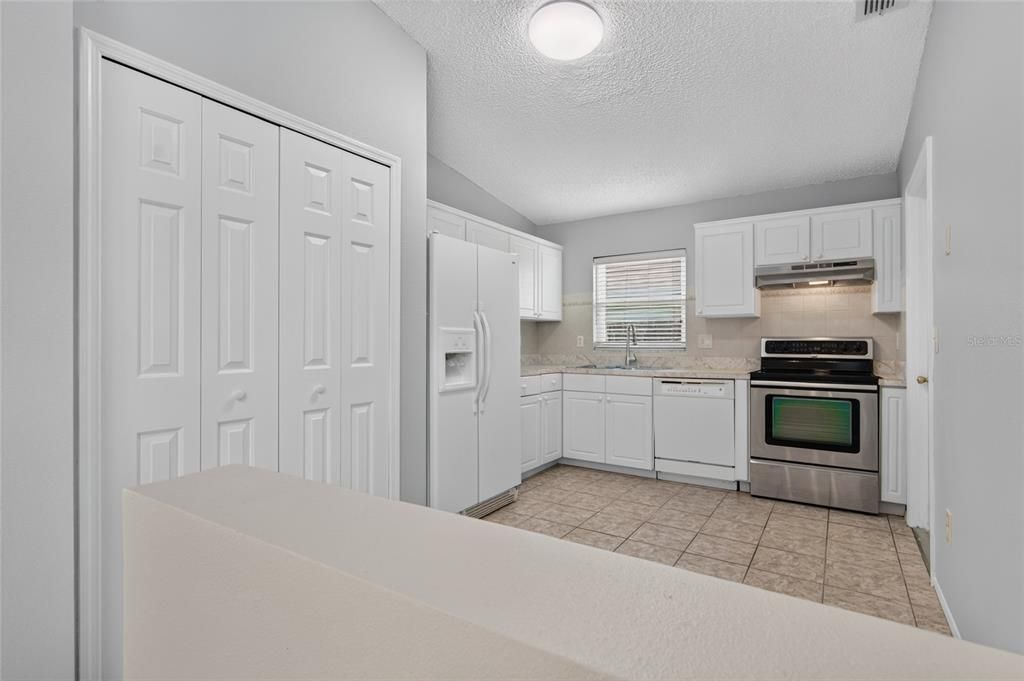 В аренду: $2,395 (3 спален, 2 ванн, 1409 Квадратных фут)