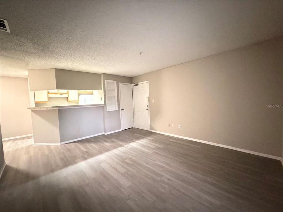 For Rent: $1,380 (1 beds, 1 baths, 662 Square Feet)