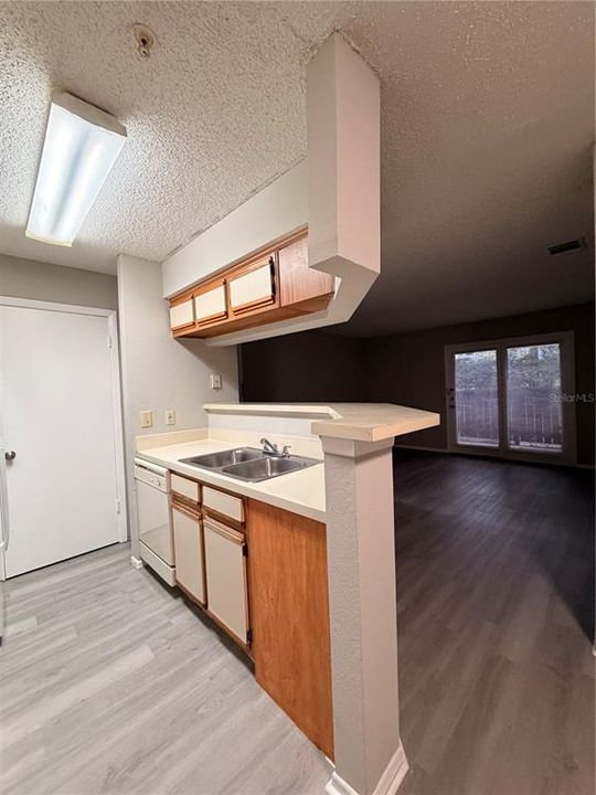 For Rent: $1,380 (1 beds, 1 baths, 662 Square Feet)