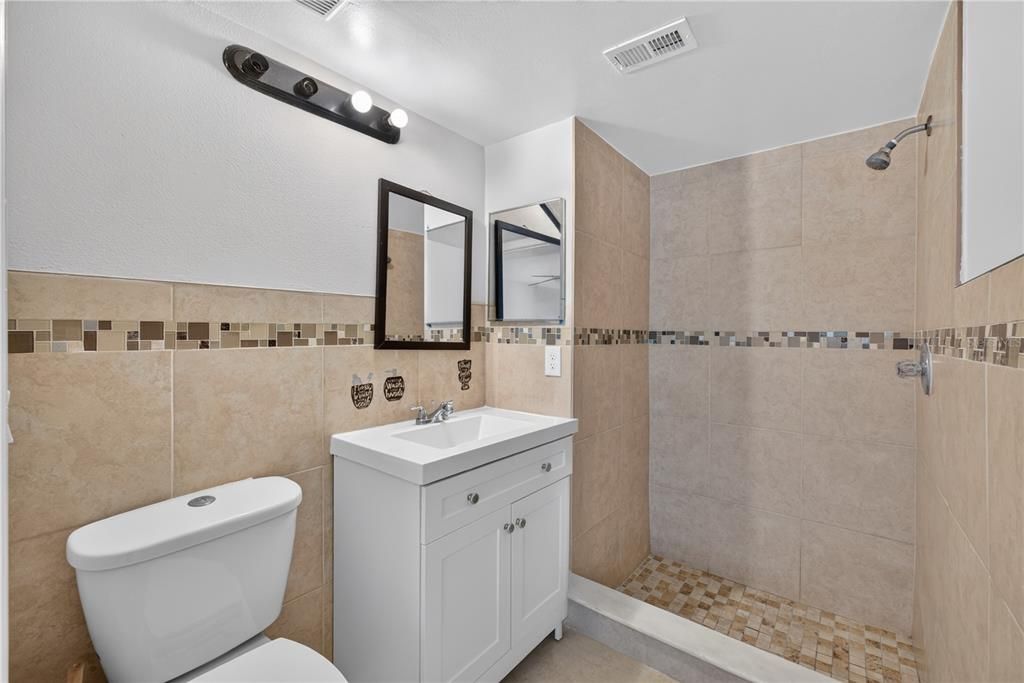For Rent: $1,700 (2 beds, 2 baths, 1013 Square Feet)